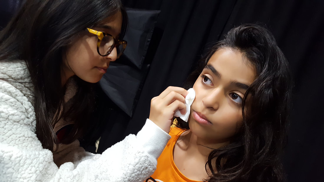 Kids learning make-up at Thornhill Acting Studio